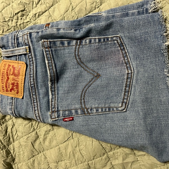 Levi distressed denim shorts - Picture 2 of 2